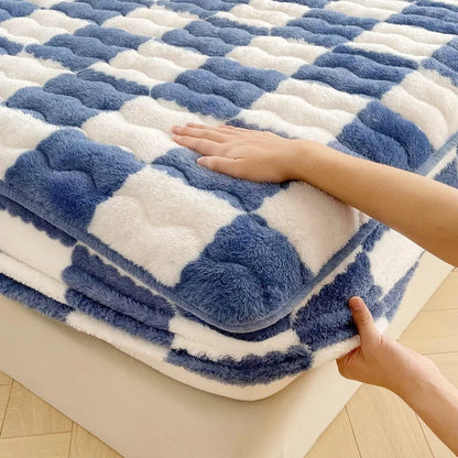 Luxurious  Mattress Cover – Cozy Velvet Checkerboard Fitted Sheet